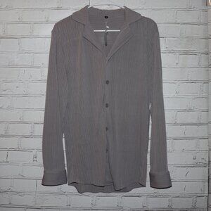 💖 Men’s Button‑Up Shirt · Size Small · Gray Pinstripe · Lightweight